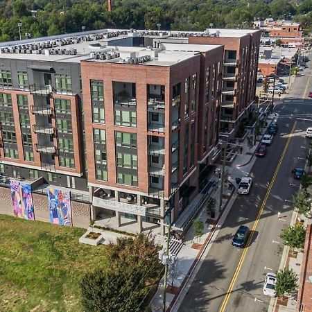 Landing At Foster On The Park - Studio In Downtown Apartment Durham Exterior photo