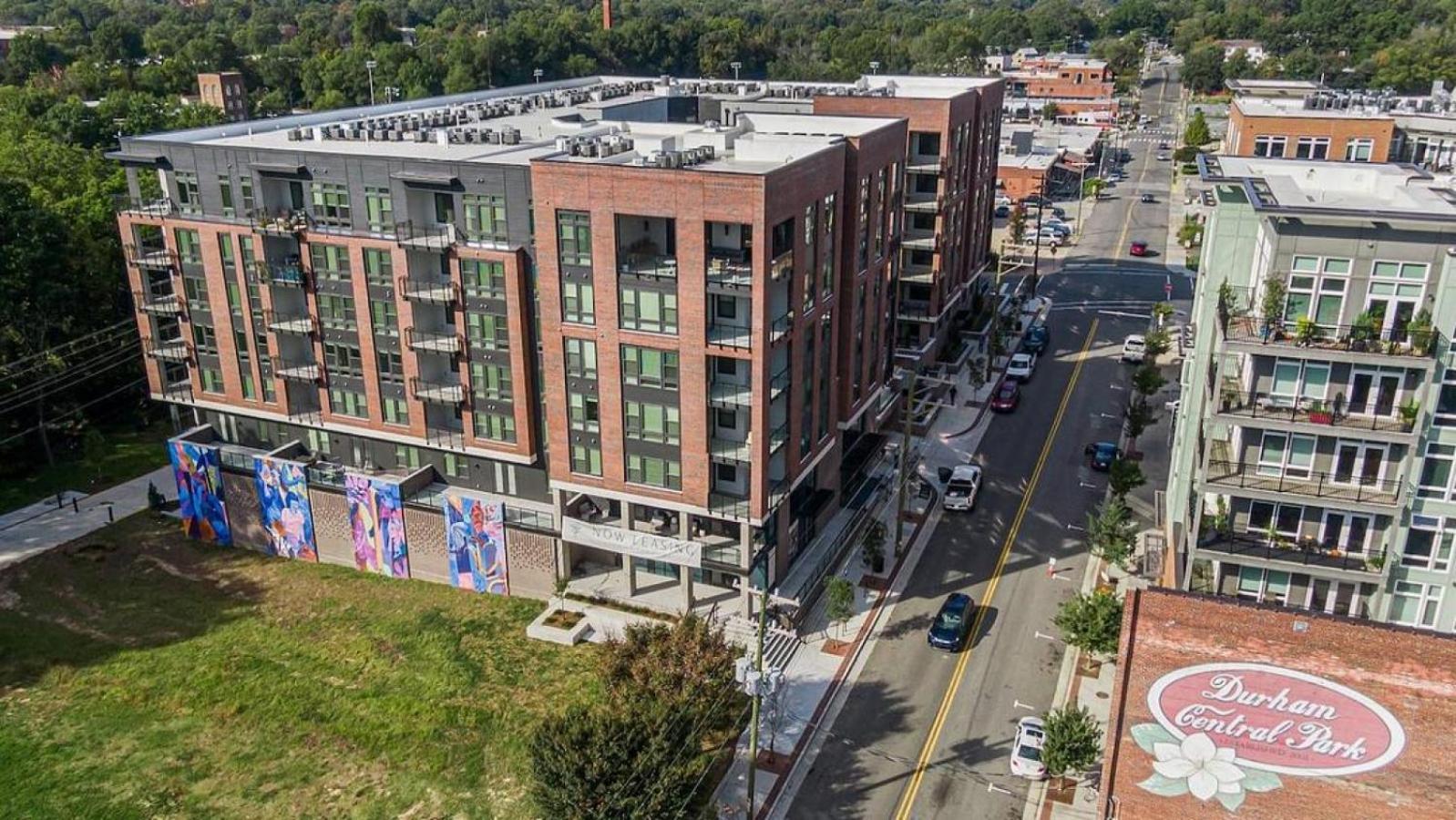 Landing At Foster On The Park - Studio In Downtown Apartment Durham Exterior photo