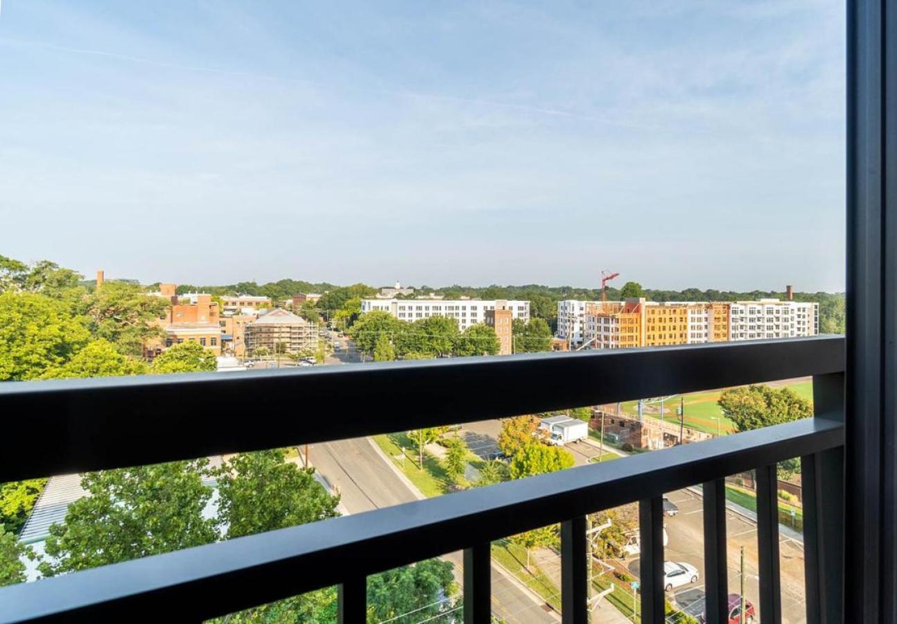 Landing At Foster On The Park - Studio In Downtown Apartment Durham Exterior photo